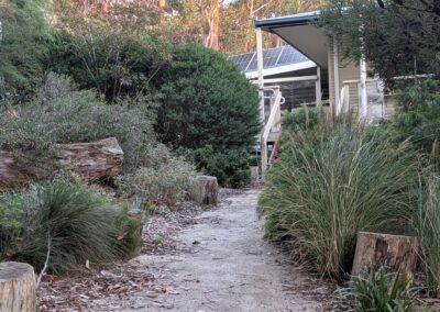 Centre entry pathway
